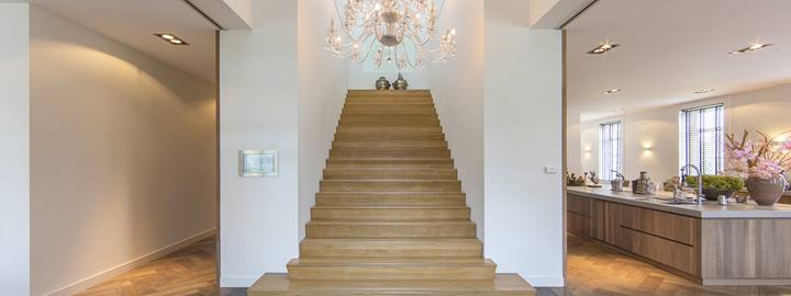TRAPRENOVATIE | Kom naar één van onze 13 showrooms en kies uit 900+ opties