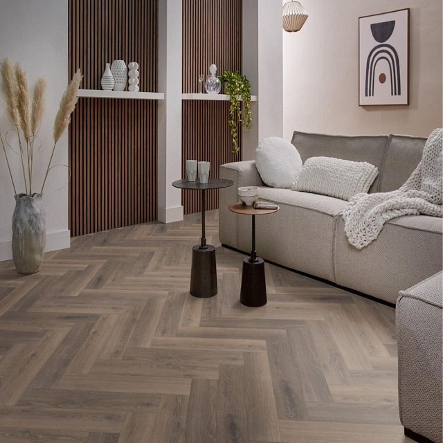 Marquant Visgraat Laminaat Eiken warm bruin 665x133x8mm 4V